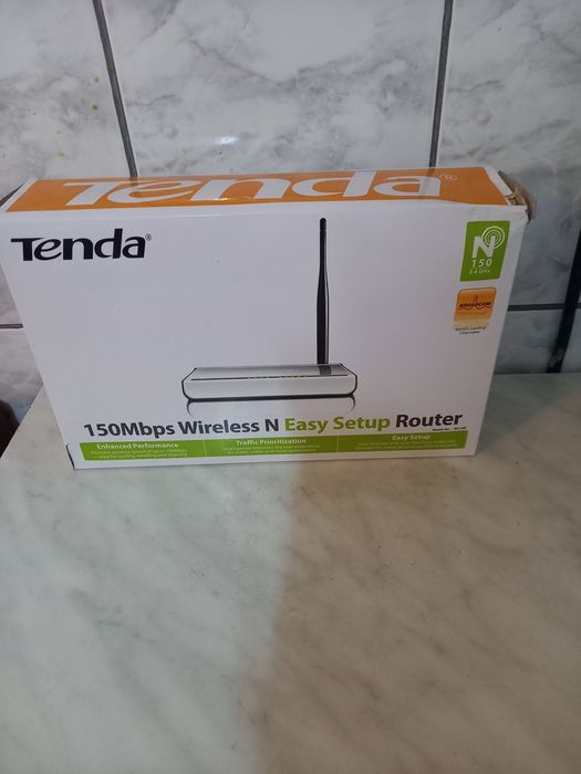 Vând router TENDA