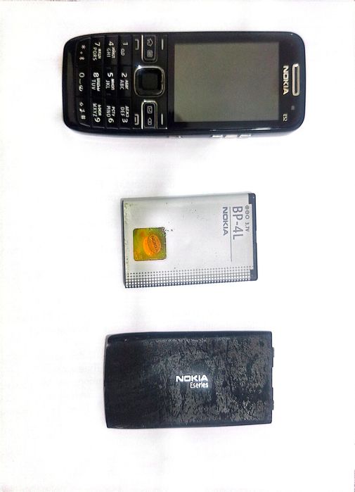 Nokia E52 в оригинальном корпусе
