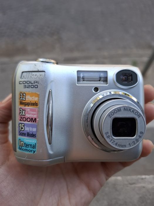 Компактен дигитален фотоапарат NIKON COOLPIX 3200