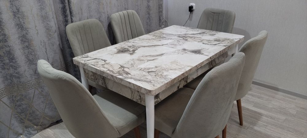 Стол со стульями,обруч, пылесос, пароочиститель