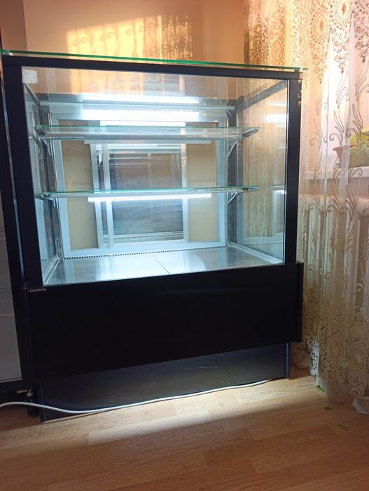 Холодильник витриный