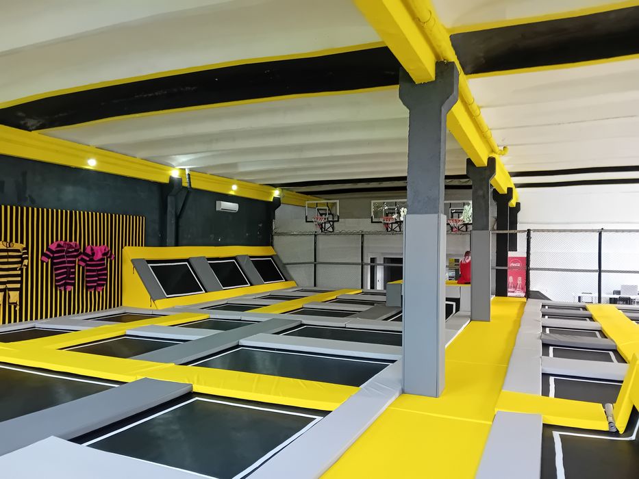 Loc de joaca / Parc de trambuline