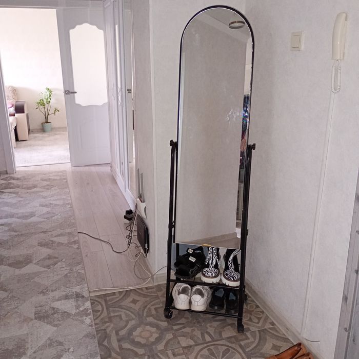 Продается напольное зеркало