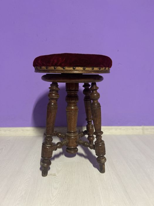 Scaun antic mobilier se roteste