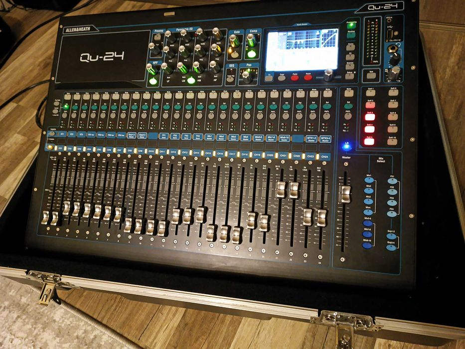 Mixer Digital Allen&Heath QU 24 Chrome cu Case Gator