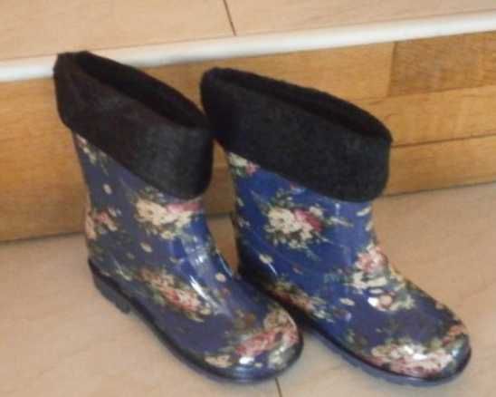 Гумени ботуши с флорален мотив,нови,с подвижна подплата,номер 25,27,28
