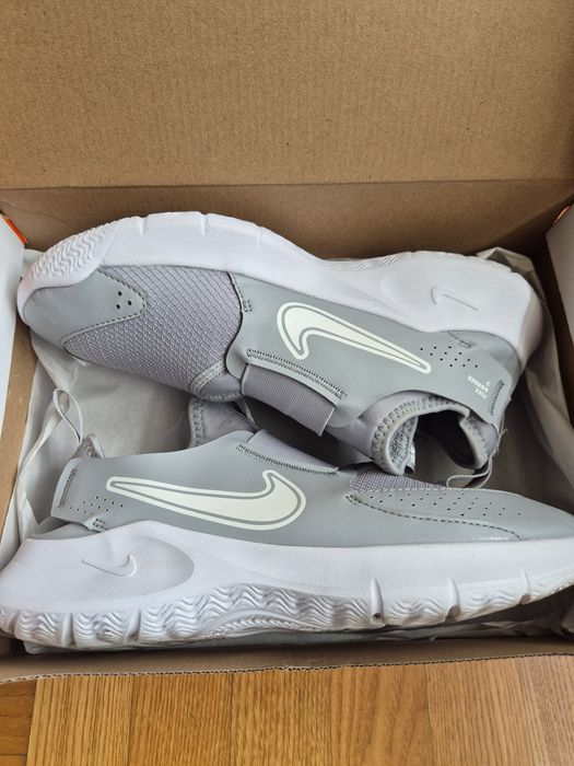 Nike сиви нови маратонки