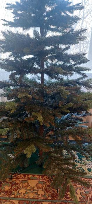 Елка искусственная.