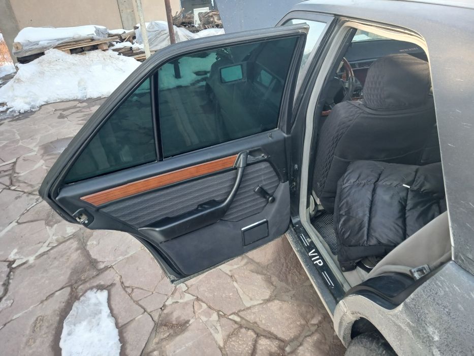 Мерседес 124 102 двиготел 2,3 обем