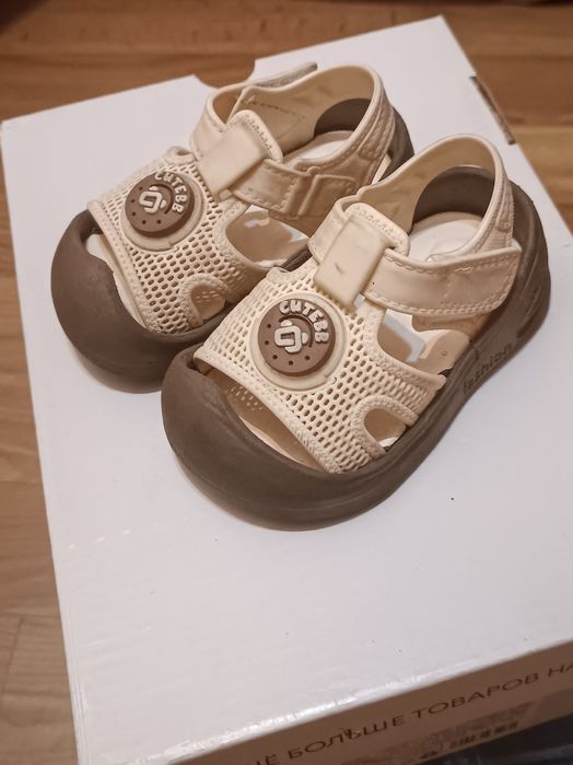 Продам детскую обувь