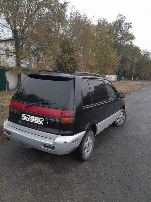 Мицубиси Спейс Рунер