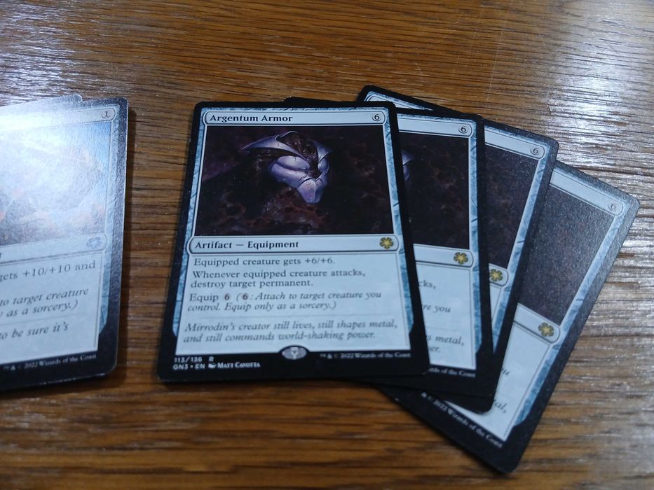 set 4x carti joc Colossus Hammer + 4x Argentum Armor (GN3) pt Magic The Gathering