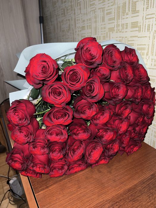 Цветы свежие, красивые 51 роза