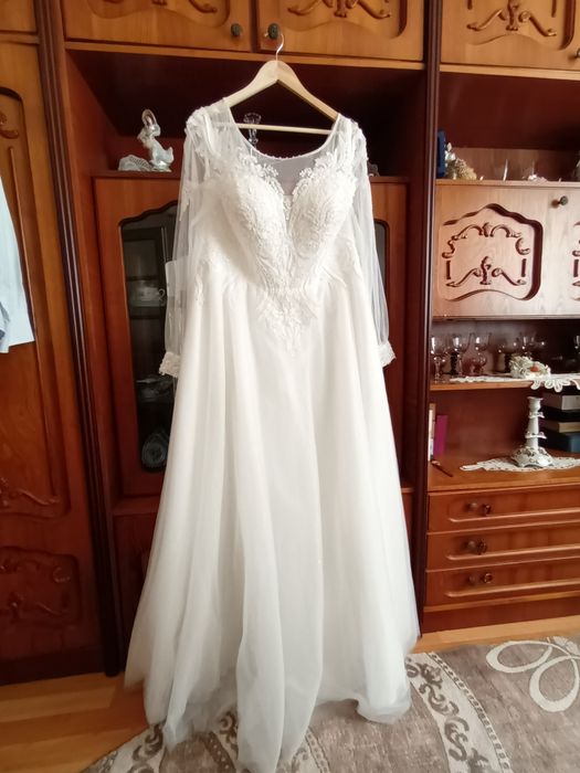 Rochie mireasa  + cerc si voal