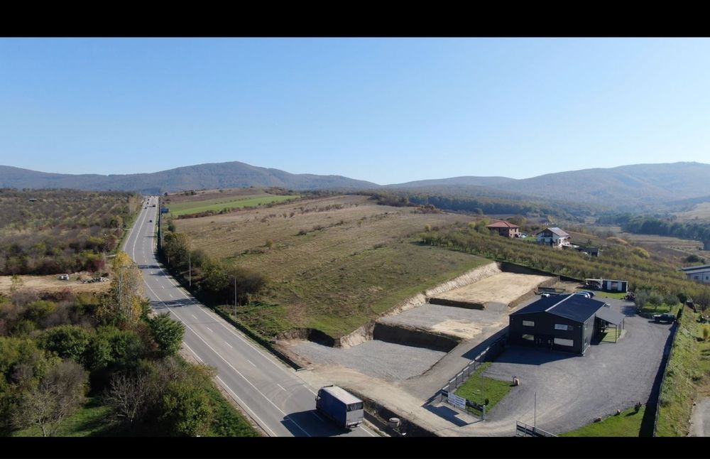 Cladire noua formata din Spatiu comercial, Showroom si birouri