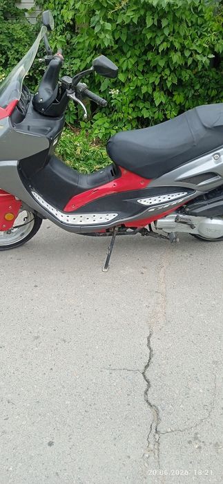 Продам Макси скутер