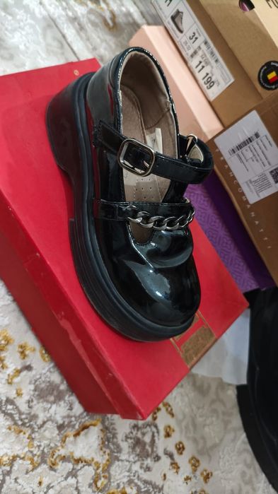 Продам детские босоножки