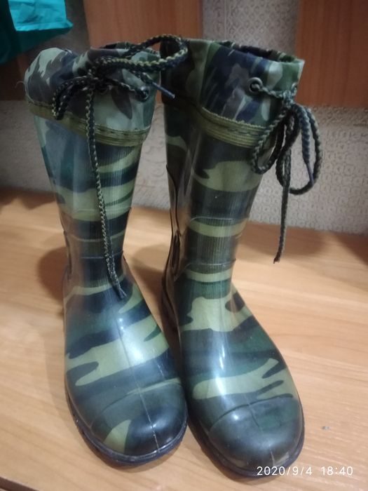 Срочно продам сапоги резиновые