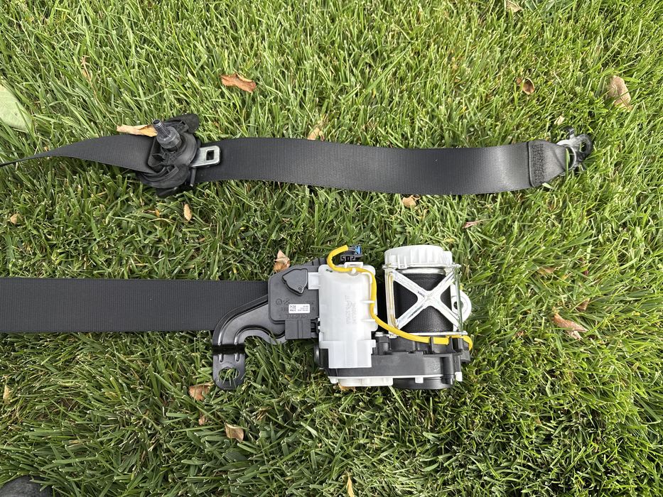 Centura dreapta bmw g30 g31 fata cu pretensioner si motoras