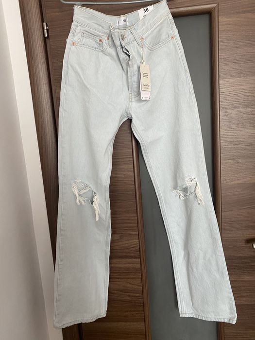 Blugi Mango-noi, cu eticheta