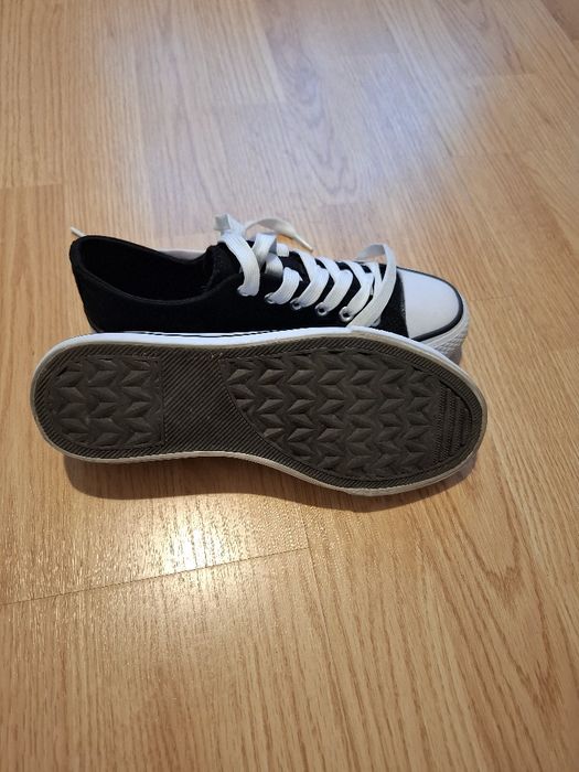Teniși cu broderie SINSAY