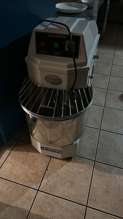 Продам тестомесы 2штуки