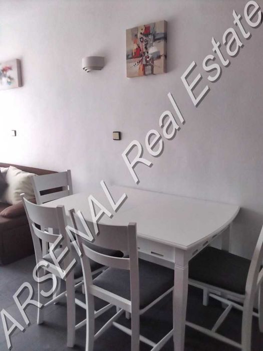 Тристаен апартамент под наем, Център