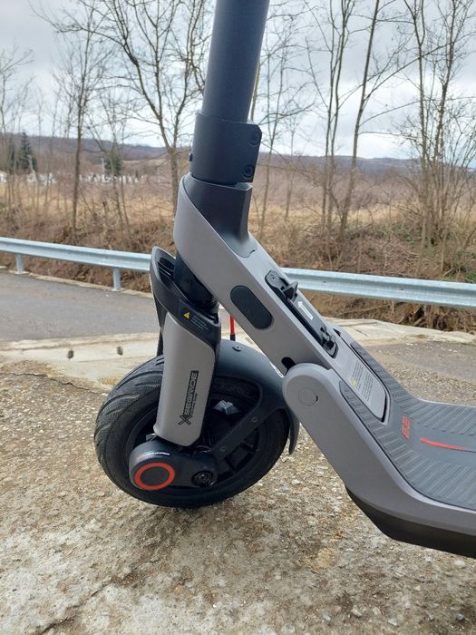 Vând trotineta electrică ninebot e3