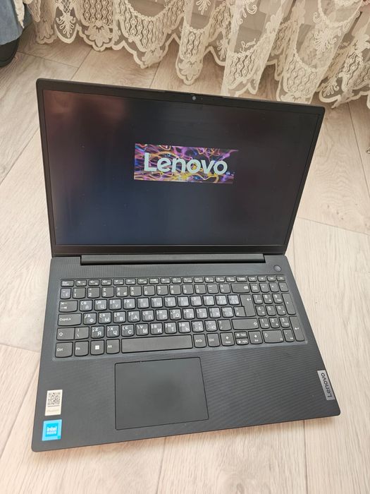 Продам  ноутбук lenovo  сумка мышка в подарок