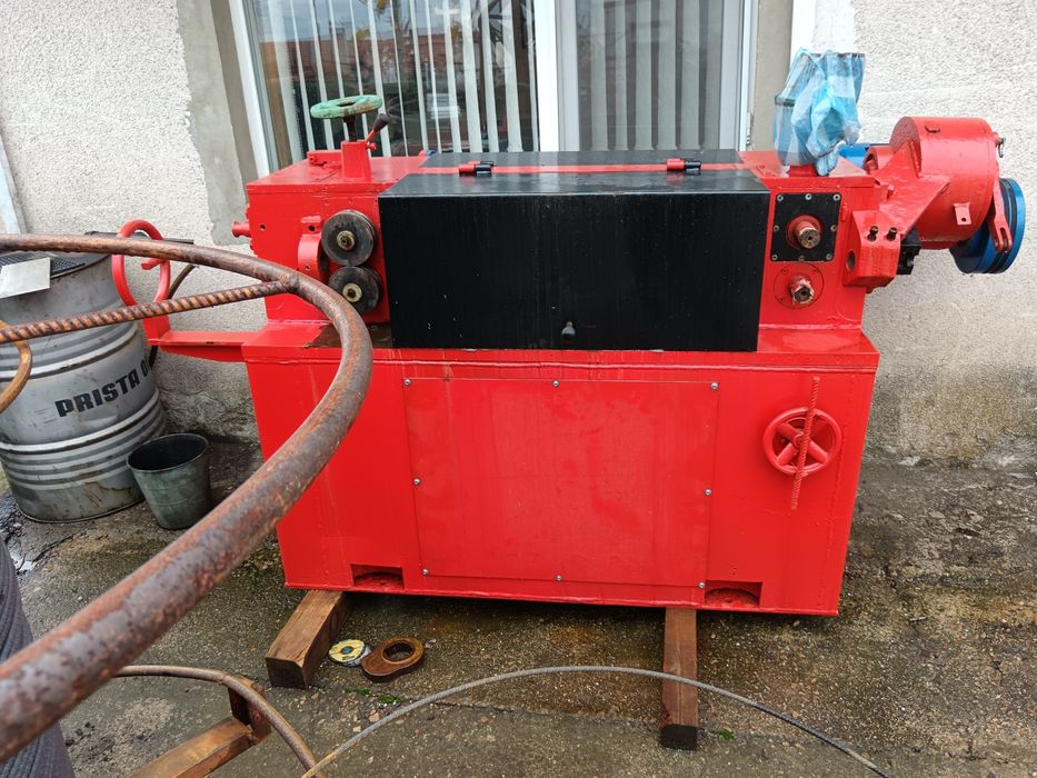 Машина за рязане и изправяне на арматурно желязо