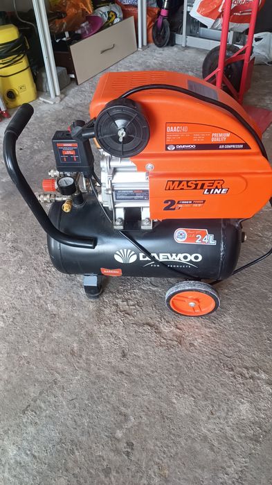 Компресор за въздух 12 бара Daewoo 24л