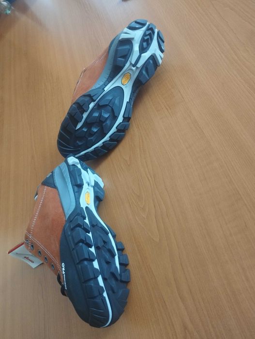 Дамски обувки на фирмата  STUCO AG,