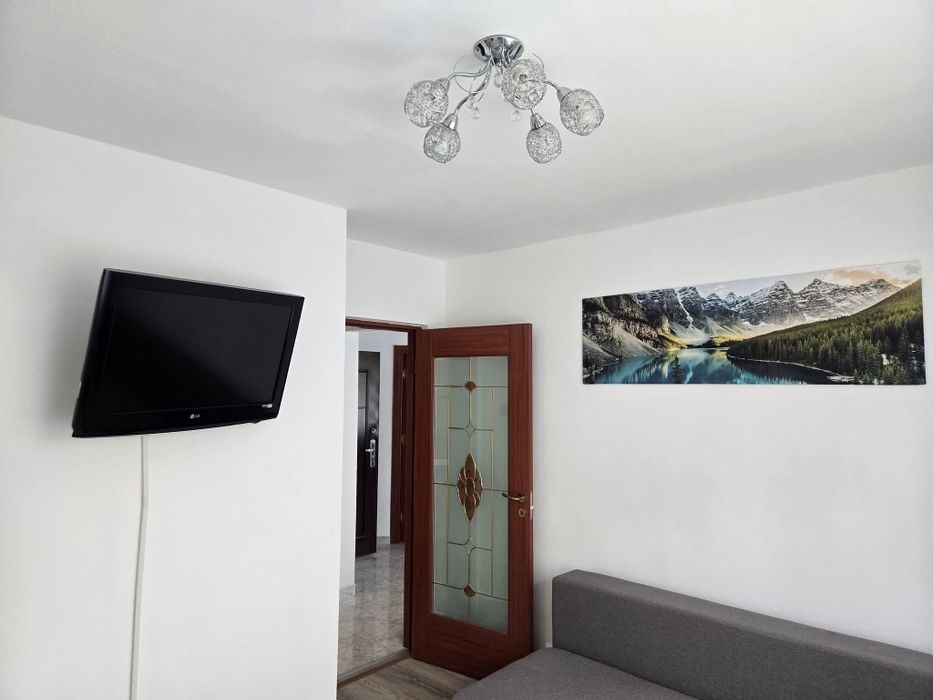 Dau în chirie apartament