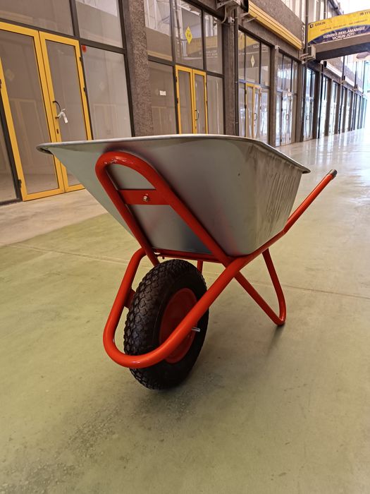 Тачка садовая для сада