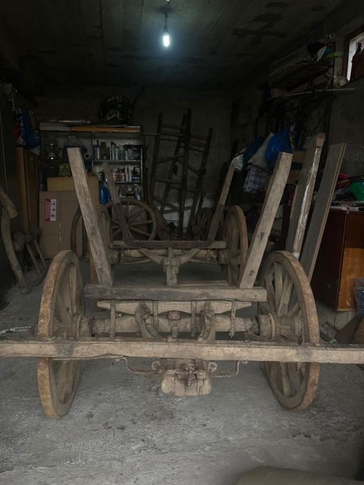 Car antic păstrat din vremea bunicilor