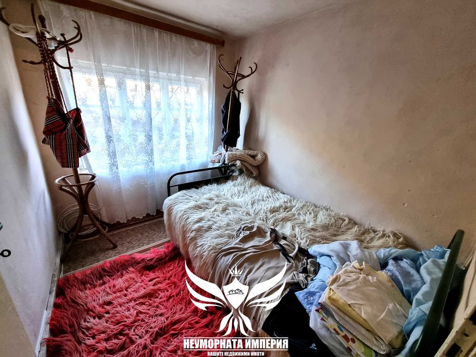 Продавам триетажна вила/къща 193РЗП с 220кв.м. двор в село Дряново община Лъки