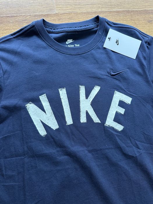 Мъжка,памучна,тъмно синя тениска Nike с бродирано лого
