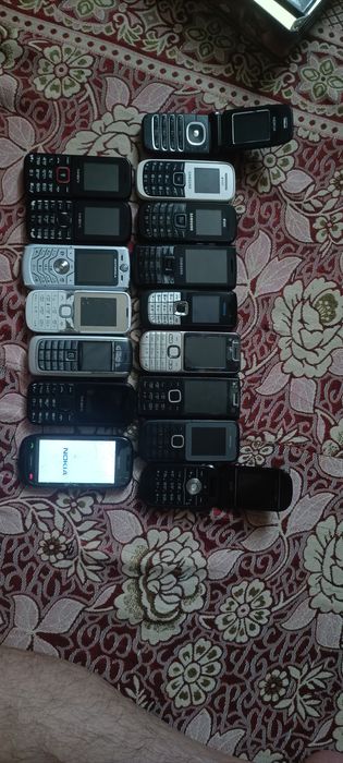 Продам дёшево кнопочные телефоны.
