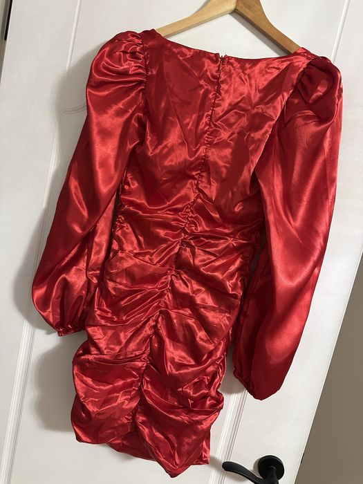 Червена рокля от сатен