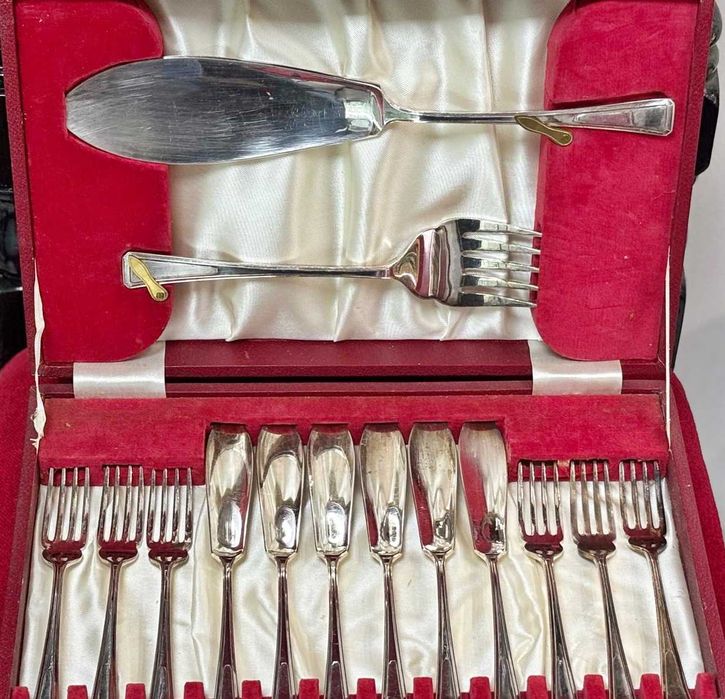 Set Tacamuri pentru peste- argintate - 6 persoane - 14 piese - England