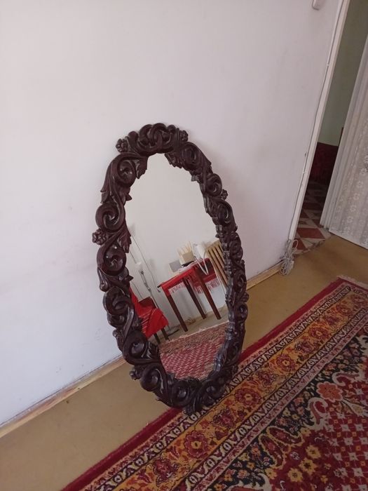 Oglinda din lemn masiv