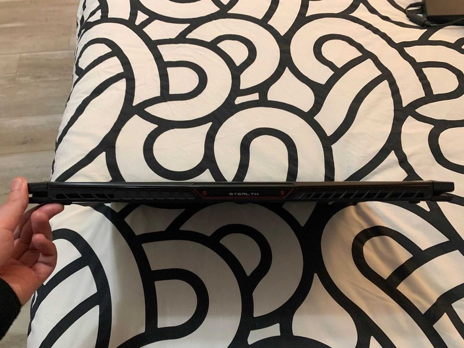 Laptop MSI GS73 8RF Stealth 17.3" FHD (i7-8750H, GTX 1070 Max-Q)