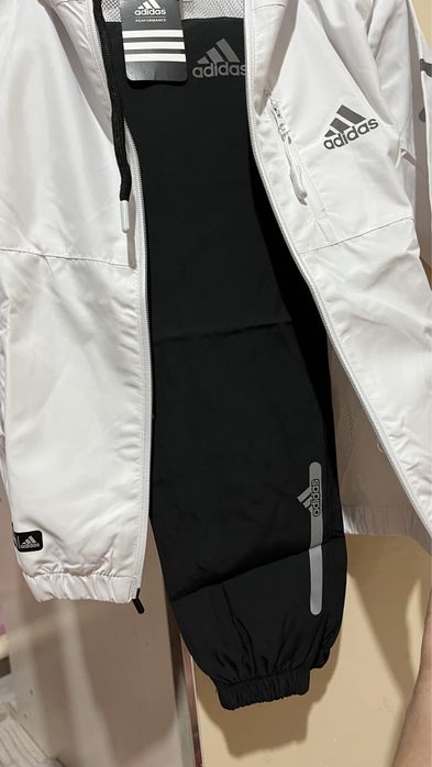 Спортивние костюмы