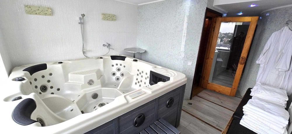 Hotel de vanzare in predeal, aproape de partia clabucet