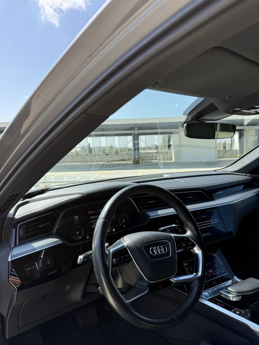 Audi Q8 e-tron 55 quattro 408 CP | S line | Virtual Mirrors | B&O | camere 360