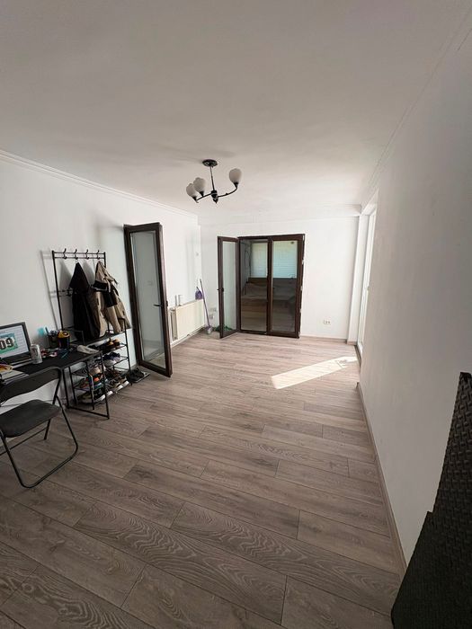 Inchiriez apartament in centru 2 camere semidecomandat