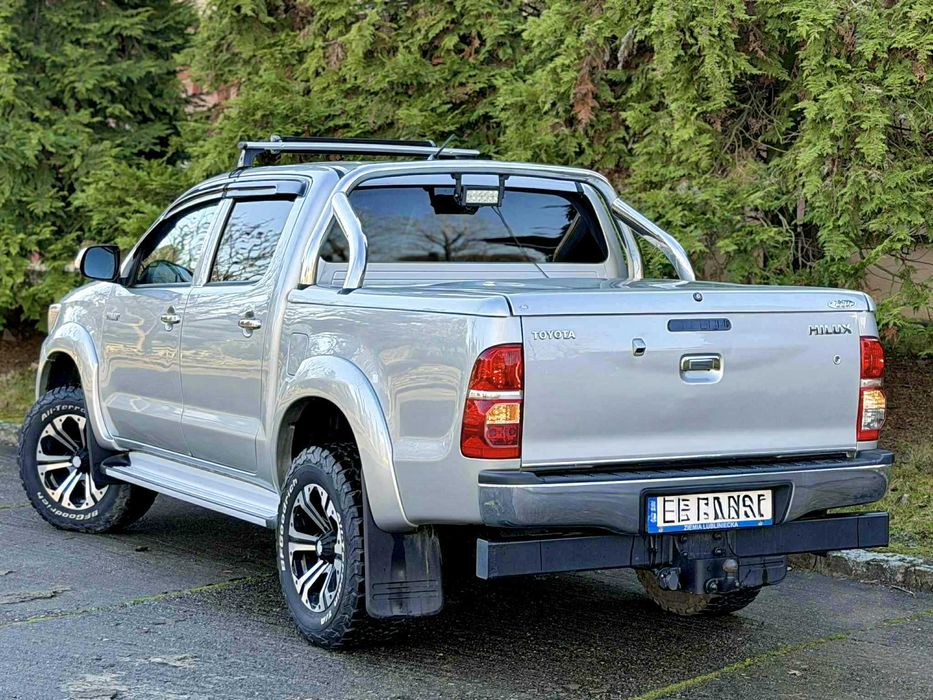 - IMPECABILA Toyota Hilux INVINCIBLE 3.0Tdi 170cp Automata Full