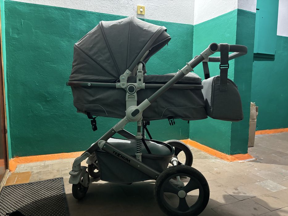 Продаеться кроватка, коляска и стульчик