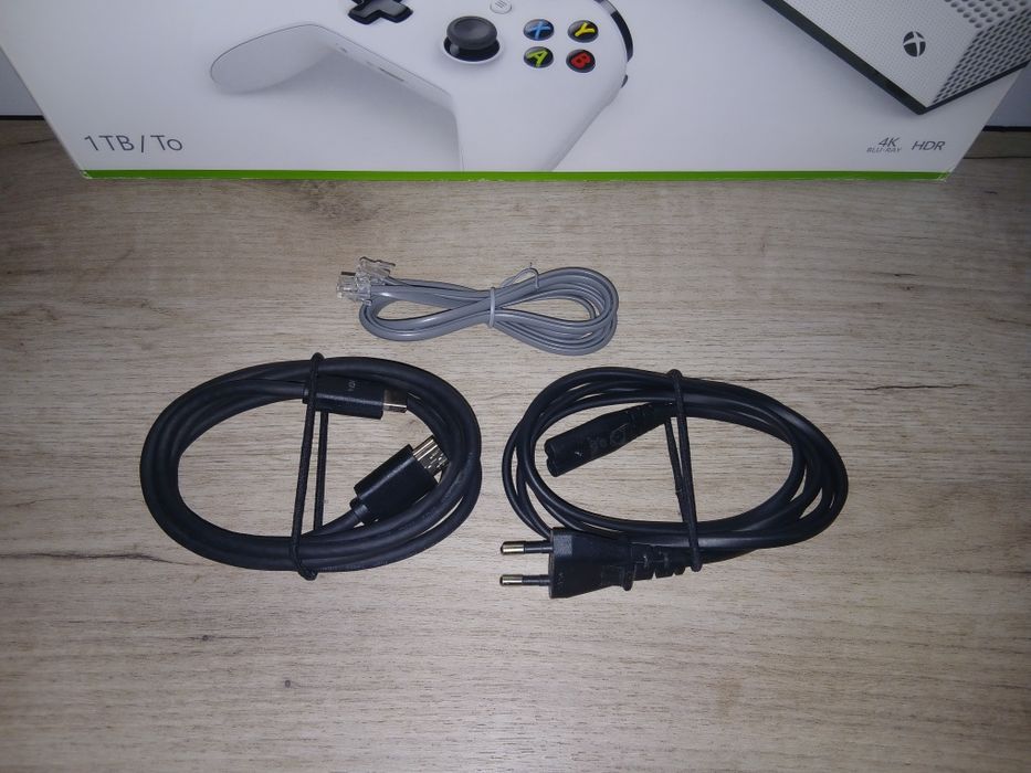 Vând Consolă Xbox One S 1 TB