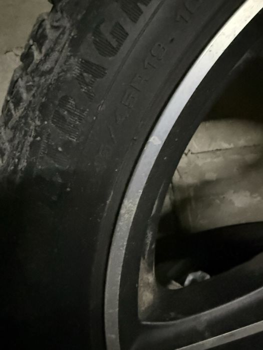 Продам диски с резиной R19